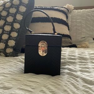 Black box purse
